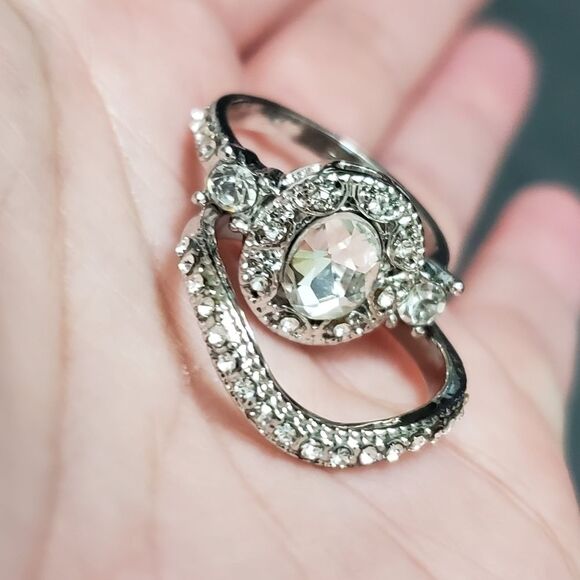 *Sale* Silver tone ring with rhinestones set size 7.5 - Picture 2 of 8